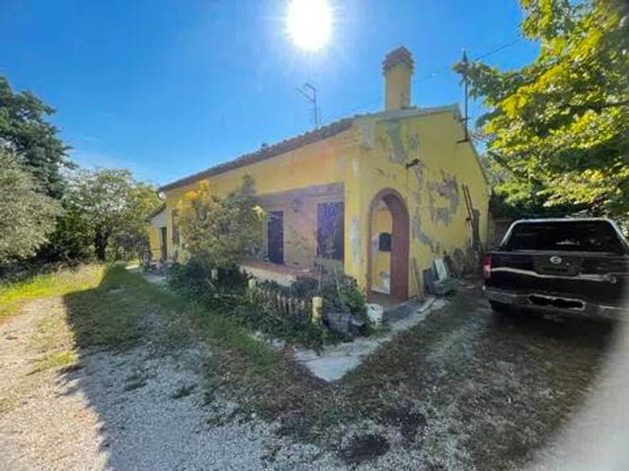 Casa quadrilocale in vendita in Via Ripe, Montelabbate