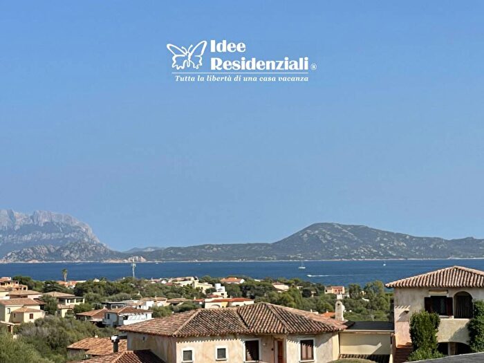 Appartamento trilocale in vendita in Via Degli Anemoni, Pittulongu, Olbia