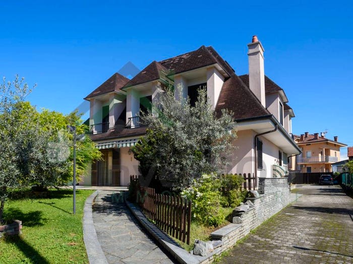 Casa con 6 locali in vendita in Via Circonvallazione, Centro, Nole