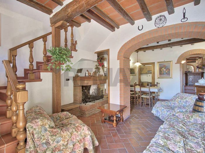 Casa con 6 locali in vendita in via del borghetto, Bucine