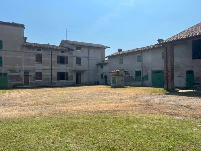Casa con 6 locali in vendita in Verza, Piacenza