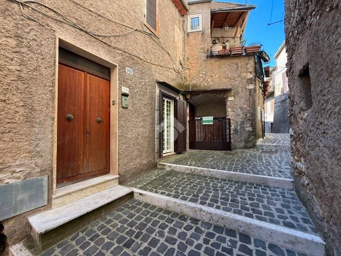 Appartamento trilocale in vendita in Via Costa Calda, Centro, Piglio