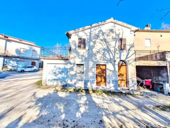 Casa con 6 locali in vendita in Località Colcerasa N snc, Cingoli