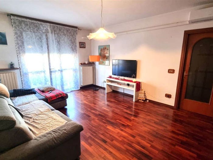 Appartamento trilocale in vendita in Strada Val Parma, Vigatto, Parma