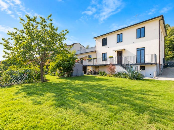Casa con 6 locali in vendita in Montano Lucino
