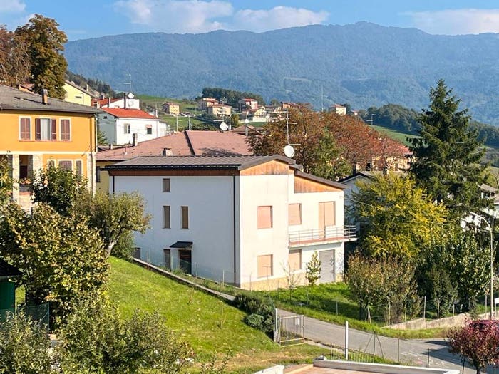 Casa quadrilocale in vendita in Via Lituania, Centro, Bardi
