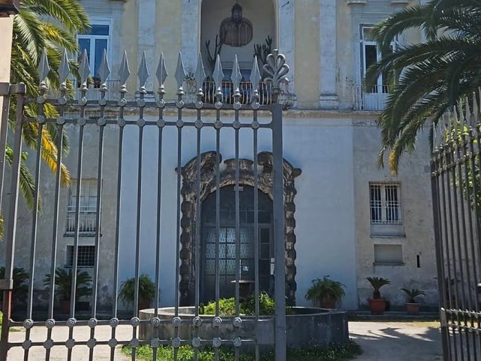 Appartamento con 6 locali in vendita in Cupa delle Tozzole, Piscinola, Napoli