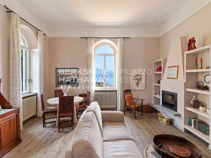Casa con 6 locali in vendita in Centro, Baveno