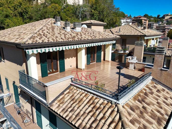 Appartamento con 5 locali in vendita in Via Angelo Biondi, Centro, Amandola