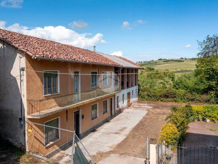 Casa con 6 locali in vendita in FRAZIONE SANT'ANTONIO, Cherasco