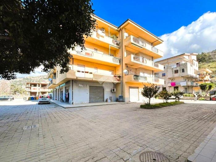 Appartamento trilocale in vendita in Via Lungo Aron, Cetraro Marina, Cetraro