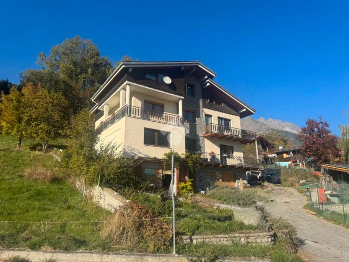 Casa con 6 locali in vendita in La Cretaz, Centro, Doues