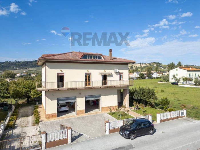 Casa con 6 locali in vendita in Moie, Maiolati Spontini