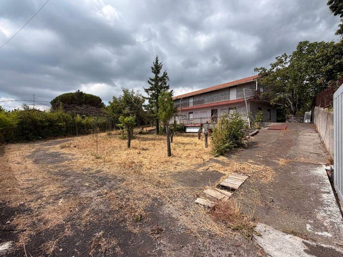 Casa con 5 locali in vendita in Via Cozzarelli, Centro, Pedara
