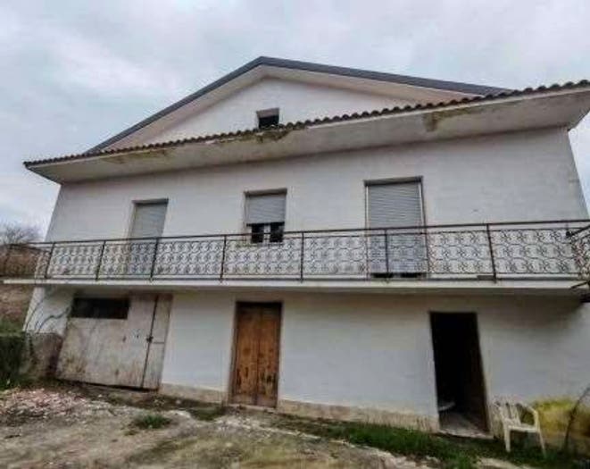 Casa con 6 locali in vendita in contrada Felci, Pignataro Interamna