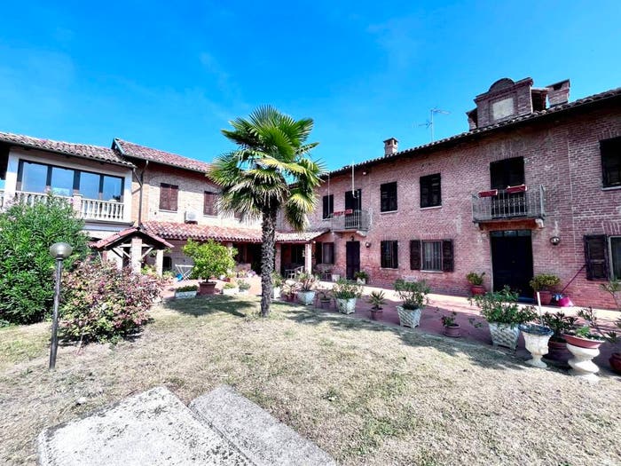 Casa con 6 locali in vendita in Corso Giovanni Porta, Isola d'Asti