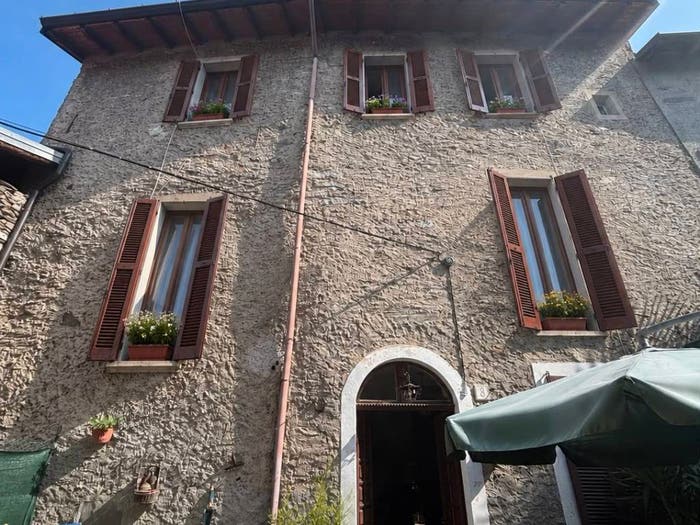 Casa con 6 locali in vendita in Via Felice Cavallotti, Castello, Castelveccana