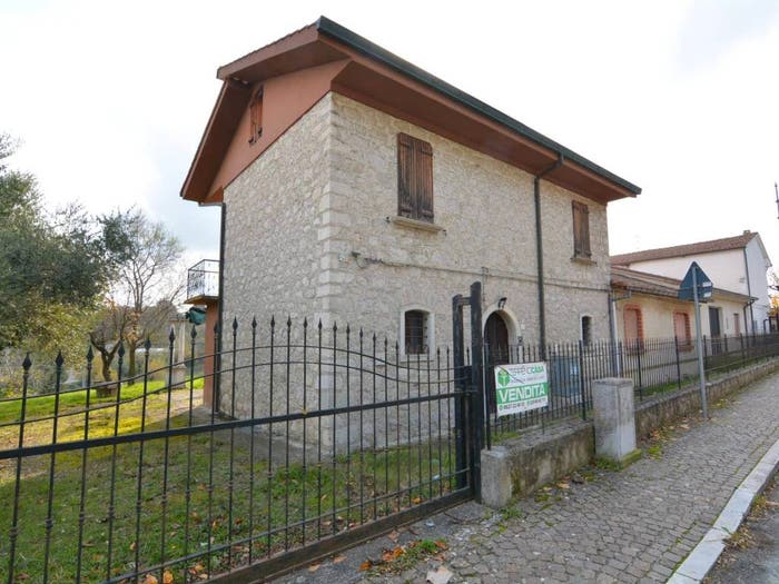 Casa trilocale in vendita in Torella dei Lombardi