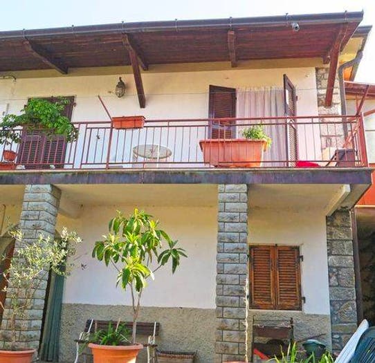 Casa con 6 locali in vendita in Via Roma, Centro, Comano