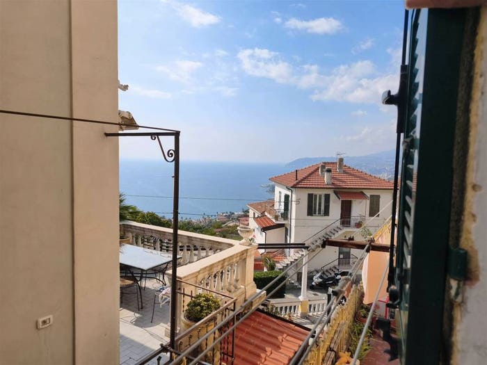 Appartamento quadrilocale in vendita in via Grossi Bianchi, Poggio, Sanremo