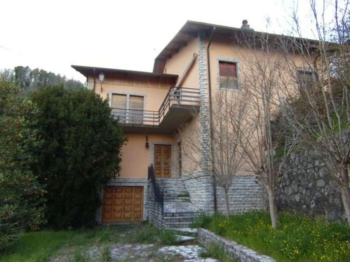Casa con 6 locali in vendita in Molazzana No Number, Molazzana