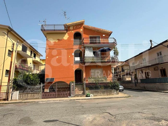 Appartamento trilocale in vendita in via Umbria, Campora San Giovanni, Amantea