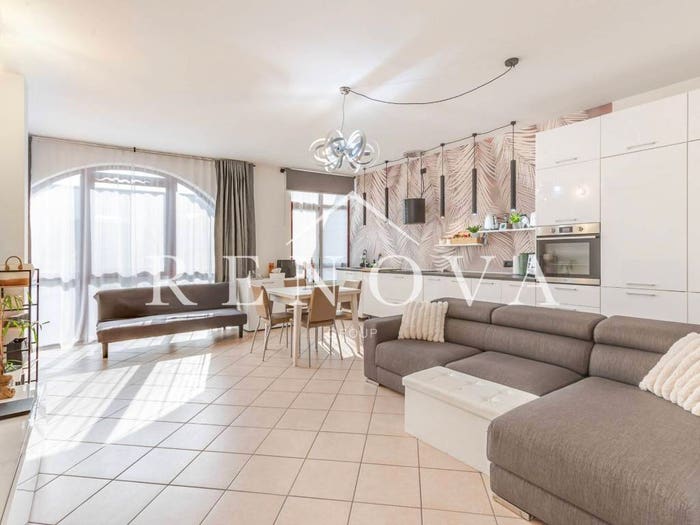 Appartamento trilocale in vendita in Via Malfer, Garda