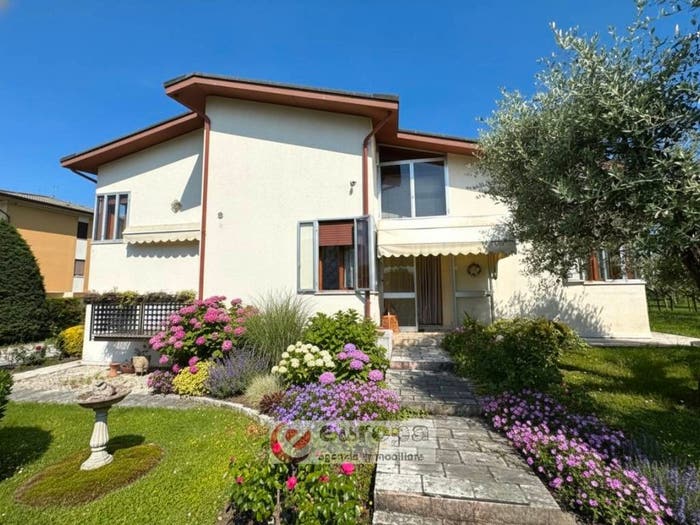 Casa con 5 locali in vendita in VIA L DA VINCI, Centro, Monticello Conte Otto