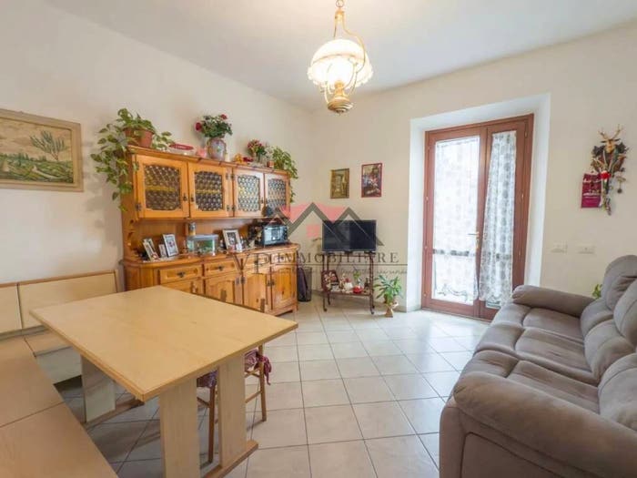 Appartamento trilocale in vendita in Strada Senza Nome, Pomarance