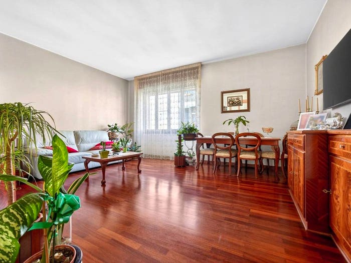 Appartamento trilocale in vendita in Via Giuseppe Giusti, Centro, Bollate