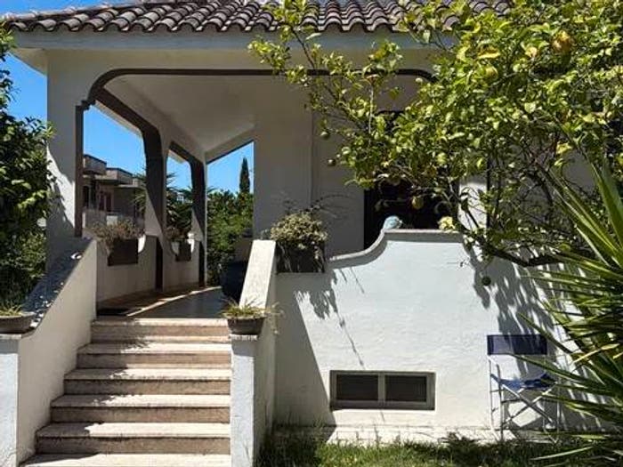 Casa con 6 locali in vendita in Villaggio Giornalisti Poggio, Anzio