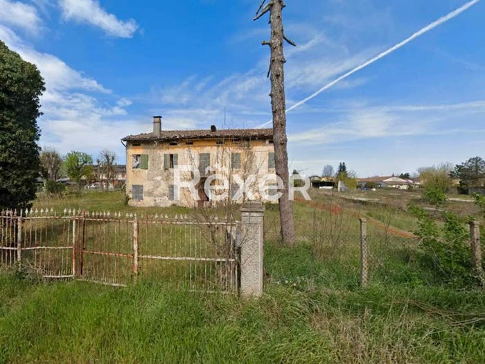 Casa con 6 locali in vendita in Via Falzoni, Frazioni Nord, Cento