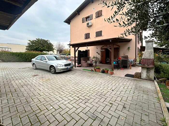 Appartamento trilocale in vendita in Via della Posta, Tre Torri, Medolla