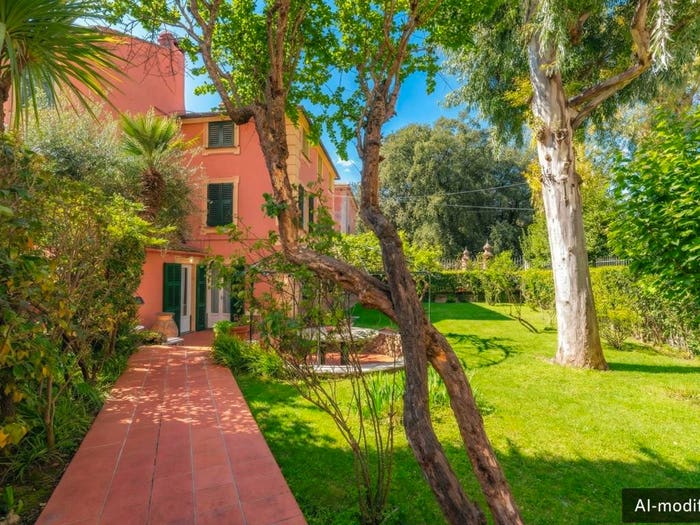 Appartamento con 6 locali in vendita in Via Salomoni, Albissola Marina