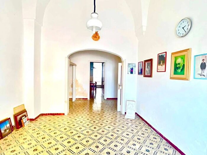 Appartamento con 6 locali in vendita in Via Modnna Di Lourdes SNC, Centro, Veglie