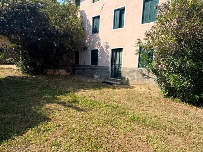 Casa con 6 locali in vendita in Via Gervasi, Villaga