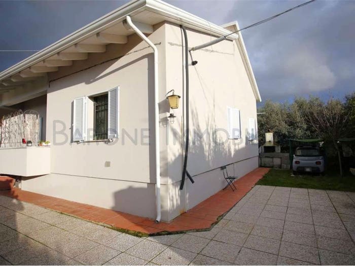 Casa quadrilocale in vendita in via tavola, Castagnola, Massa