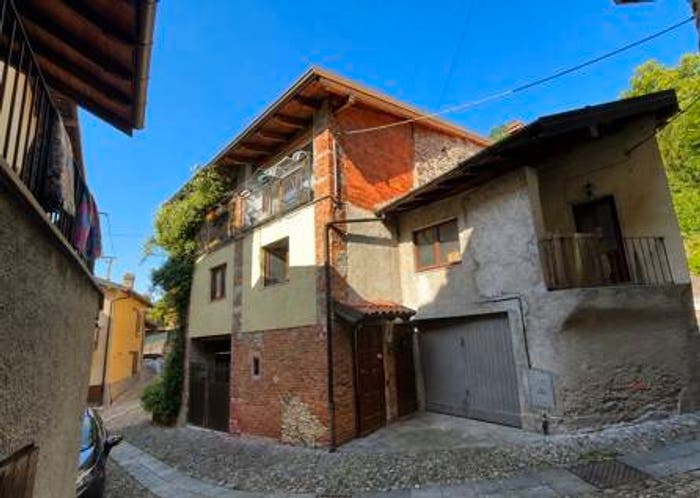 Casa con 6 locali in vendita in Via Camillo Benso di Cavour, Masciago Primo