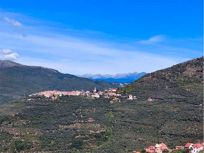 Casa con 6 locali in vendita in Via Umberto I, Centro, Chiusanico