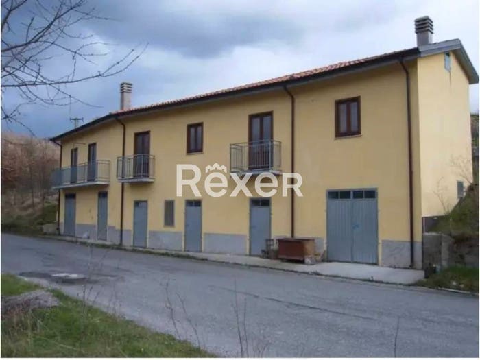 Casa con 6 locali in vendita in Contrada Torre, Latronico