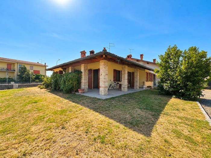 Casa quadrilocale in vendita in Via Guerralunga, Centro, Gragnano Trebbiense