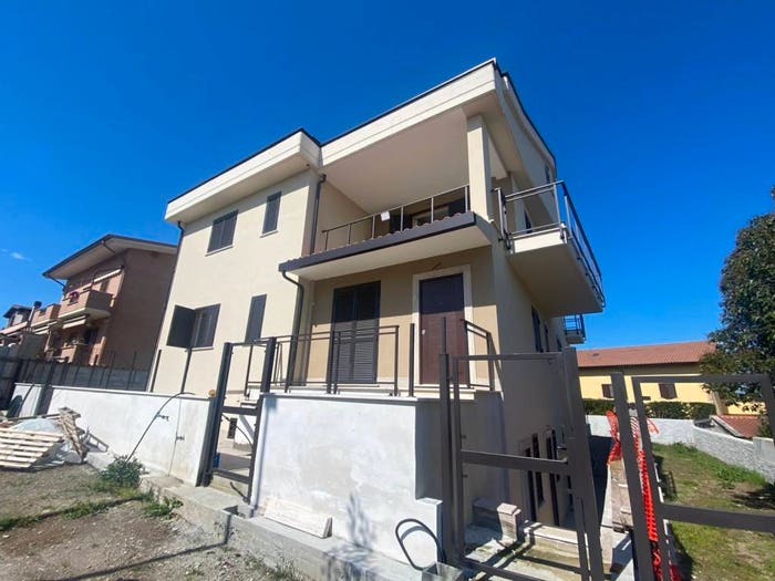 Appartamento trilocale in vendita in Borghesiana, Roma