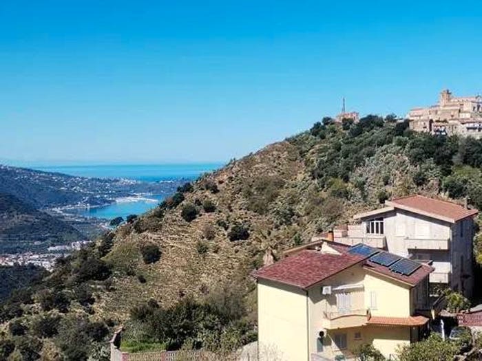 Appartamento quadrilocale in vendita in Via Filluzica, Centro, Piraino
