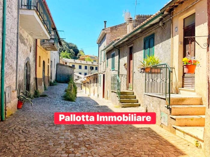 Appartamento trilocale in vendita in Via del Cantinone, Capodimonte