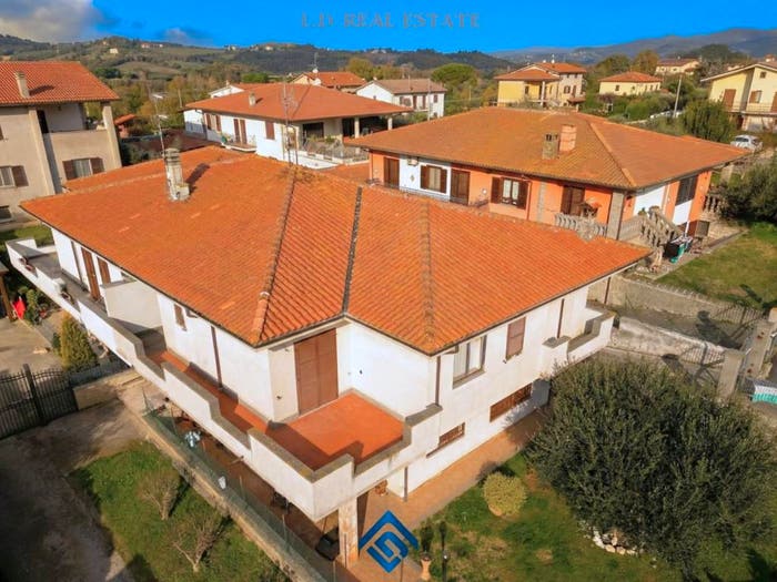 Appartamento trilocale in vendita in Via dei Tulipani, Vejano