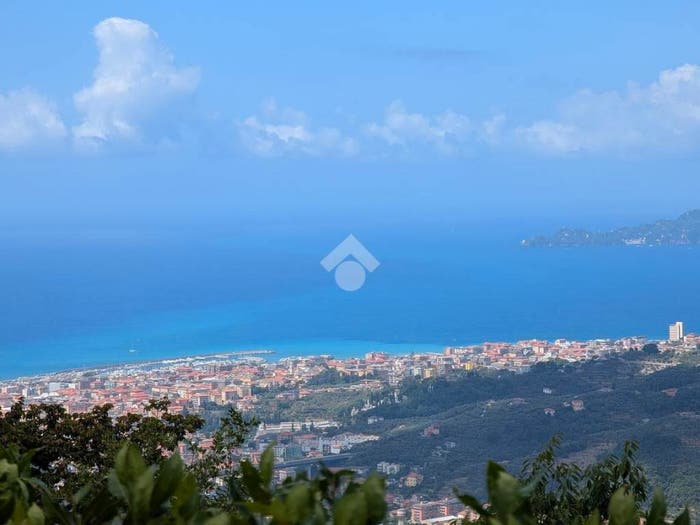 Casa con 6 locali in vendita in Via Monte San Giacomo, Cogorno