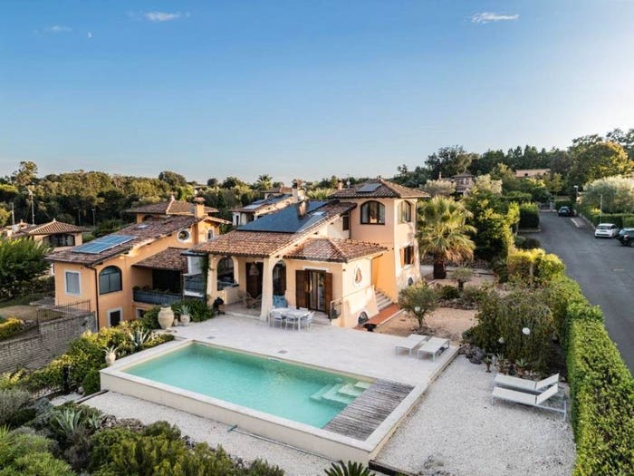 Casa con 6 locali in vendita in Via del Sassone, Bracciano