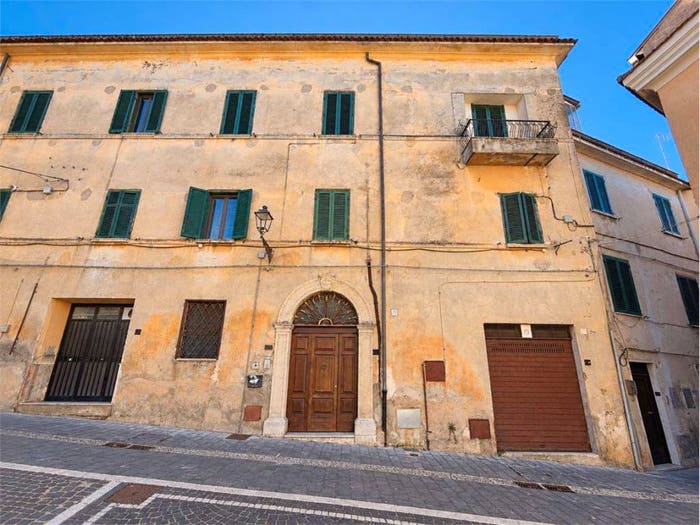Appartamento con 6 locali in vendita in VIA RATTAZZI, Centro, Frosinone