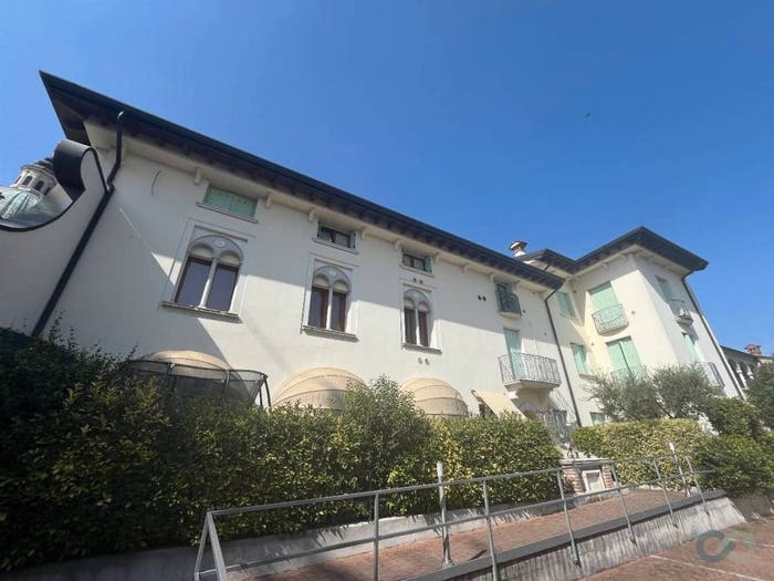 Appartamento trilocale in vendita in Lonato, Lonato del Garda