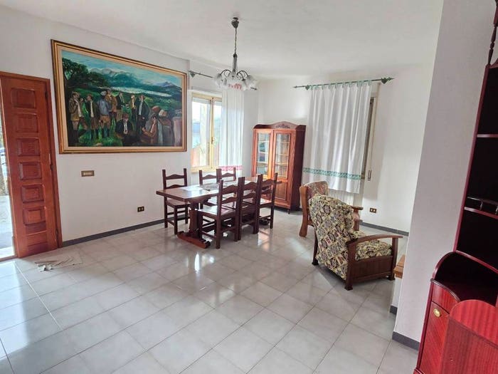 Casa con 6 locali in vendita in Via Benedetto Croce, Centro, Nuoro